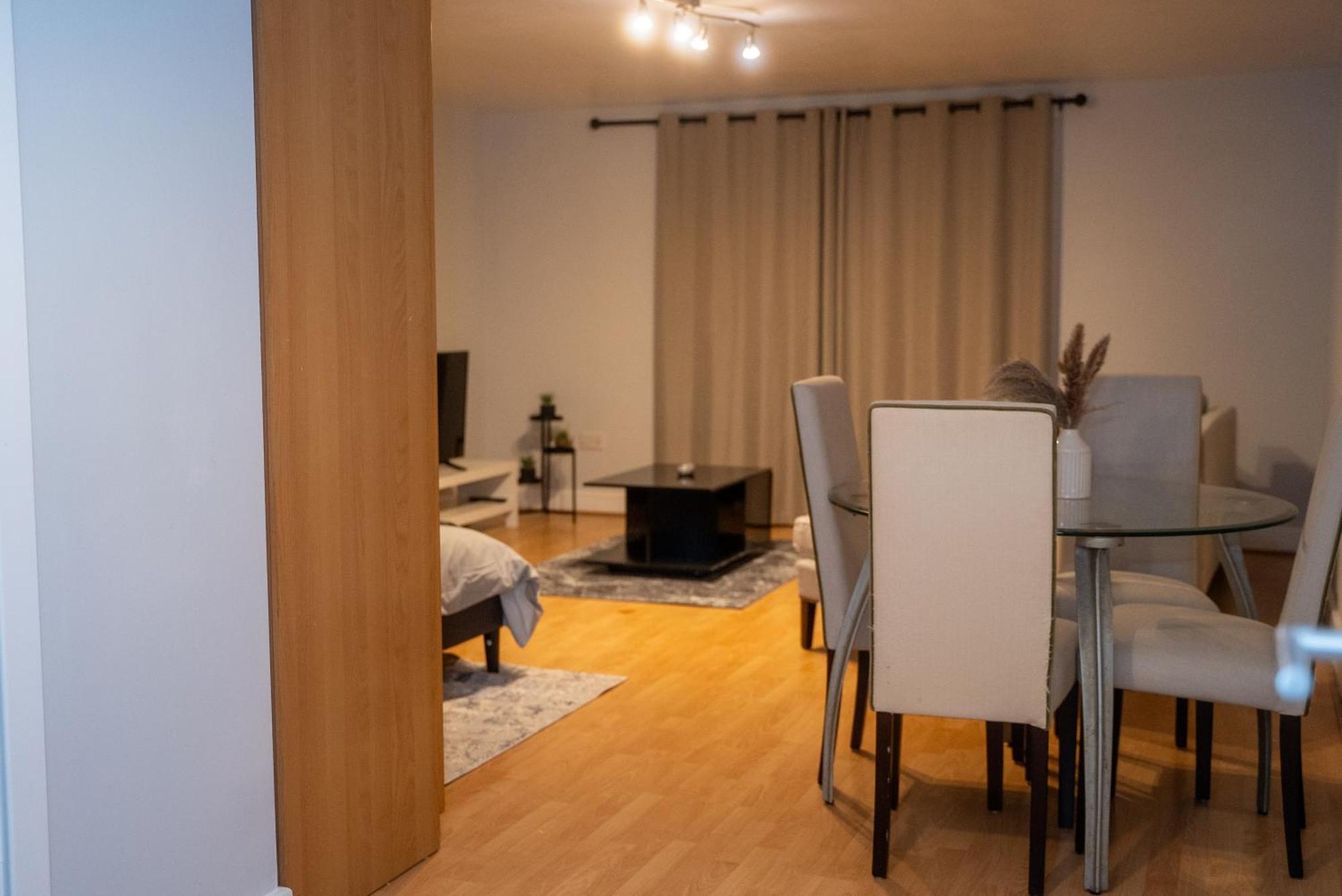 Cozy 1 Bed In Canary Wharf - Near Excel & Greenwich With Gym Acces London Luaran gambar